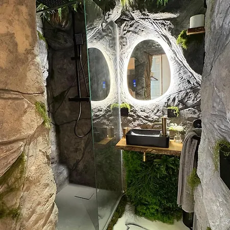 Jungle Atypique Avec Salle De Bain Grotte Cour Privee Centre Διαμέρισμα