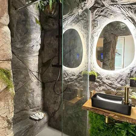 Διαμέρισμα Jungle Atypique Avec Salle De Bain Grotte Cour Privee Centre *